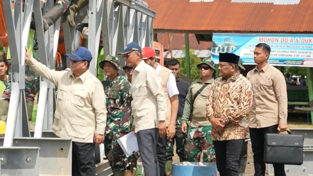 Prabowo Kunjungi Pengungsi Bencana Aceh