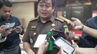 Kasi Penkum Kejati Sulsel, Soetarmi mengatakan berkas perkara dua mantan pejabat pajak Kabupaten Takalar dalam kasus korupsi penjualan pasir laut telah dinyatakan lengkap (Liputan6.com/Eka Hakim)