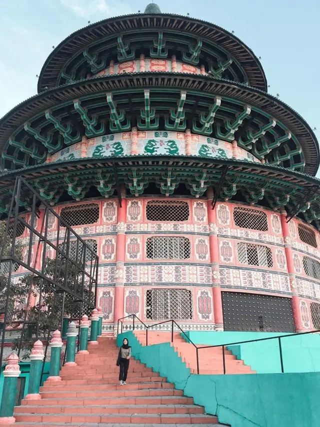 6 Spot Foto di Pagoda Tian Ti Surabaya yang Instagramable
