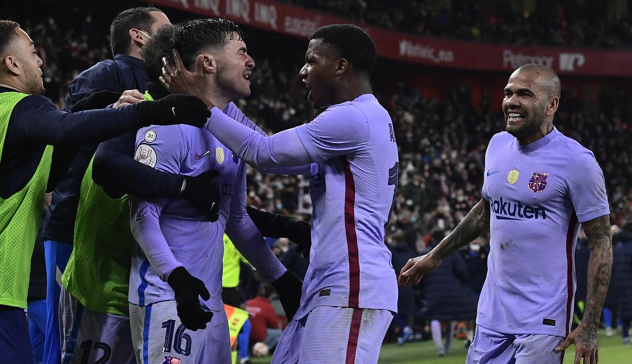 Saat kemenangan hampir menjadi milik tuan rumah Athletic Bilbao, Barcelona menyamakan skor 2-2 di masa injury time babak kedua. Gol dicetak oleh Pedri dalam sebuah kemelut di depan gawang Bilbao. (AP/Alvaro Barrientos)