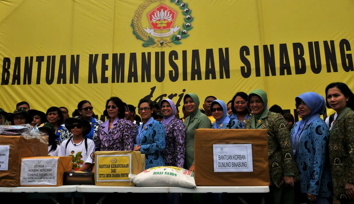 Rombongan mengunjungi beberapa titik pengungsian yang berada di tiga Gereja Batak Karo Protestan di Kecamatan Kabanjahe, Kabupaten Tanah Karo, Sumatera Utara (Liputan6.com/Johan Tallo).