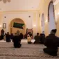 Doa bersama setelah salat Magrib di Masjid Catedral, Chelyabinsk, Rusia, pada Rabu (13/3/2024). (Dok. Liputan6.com/Muhammad Yunus Musthofa)