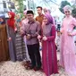 Wali Kota Bandung Ridwan Kamil dan istri Atalia Kamil tampil serasi dengan koleksi Lebaran dari Shafira yang elegan dan berkelas