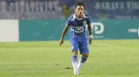 Pemain Persib Bandung, Agung Pribadi saat berlaga pada turnamen Torabika Bhayangkara Cup 2016  di Stadion Si Jalak Harupat, Soreang, Bandung. (Bola.com/Nicklas Hanoatubun)