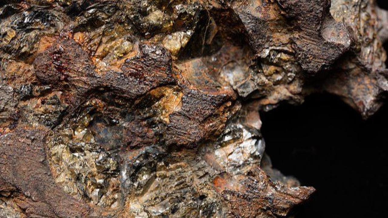 Ahli Geologi Temukan Dua 'Jejak' Alien di Batu Meteor, Belum Pernah Ada di Bumi Sebelumnya