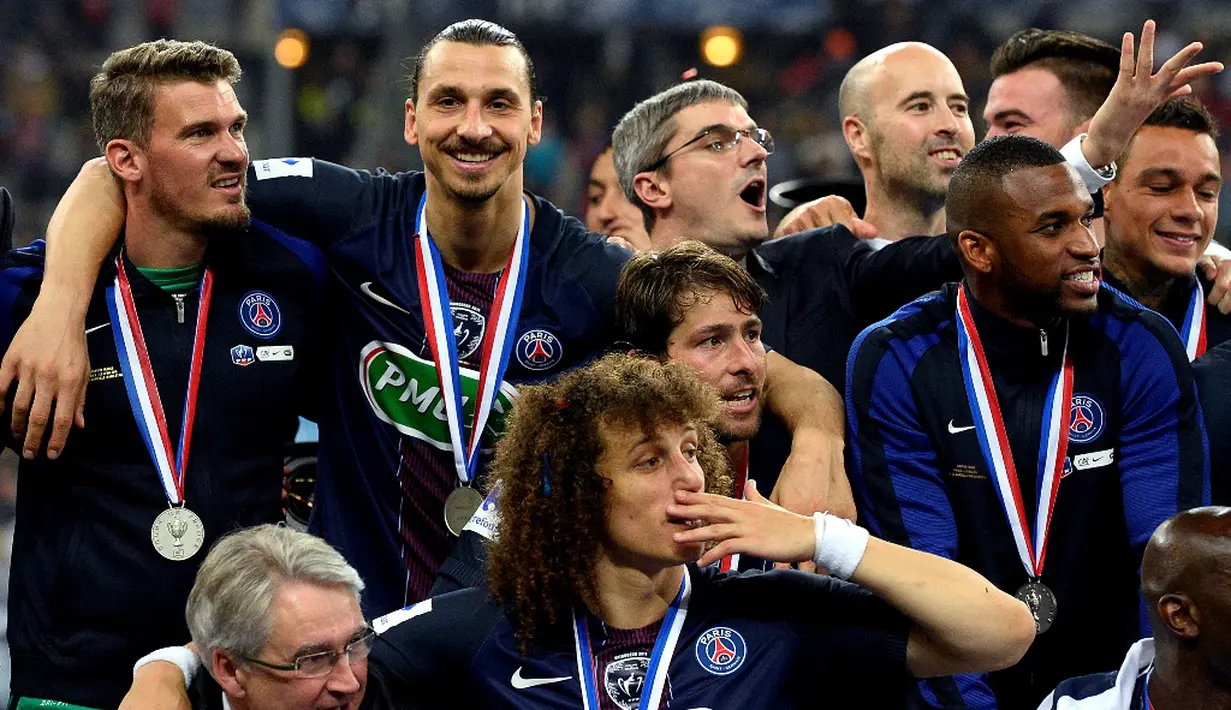 Ekspresi pemain PSG setelah menjuarai Coupe de France di Stade de France, Sabtu (21/5/2016). (AFP/Franck Fife)