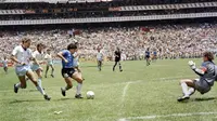 Diego Maradona saat melawan Inggris pada Piala Dunia 1986 (AFP)