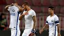 Pemain Inter Milan terlihat kecewa usai kalah dari Sparta Praha pada laga kedua Grup K Liga Europa di Generali Arena, Jumat (30/9/2016) dini hari WIB. (EPA/Filip Singer)