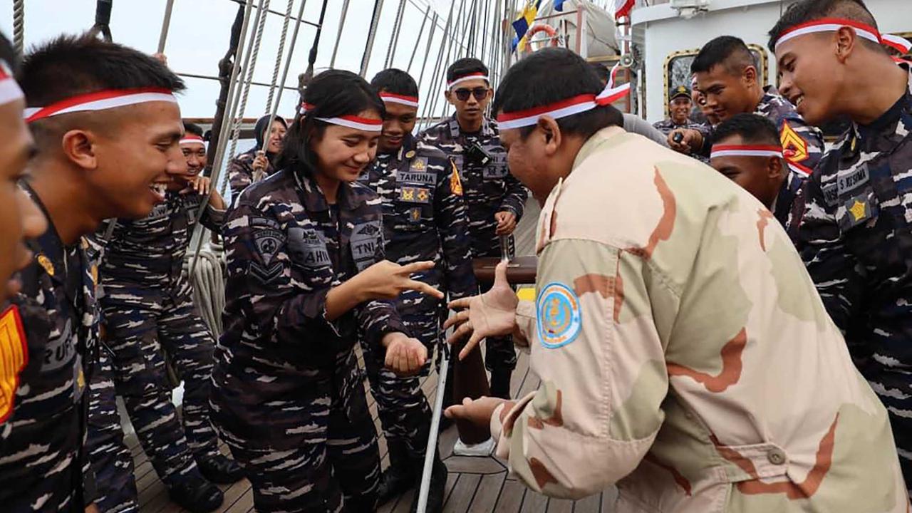 FOTO: Serunya Taruna AAL Rayakan 17 Agustusan di Tengah Laut