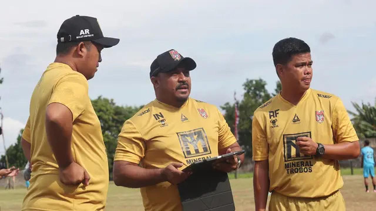 3 Pelatih Klub BRI Liga 1 2024/2025 yang Nasibnya di Ujung Tanduk: Sulit Bersaing, Minim Kemenangan