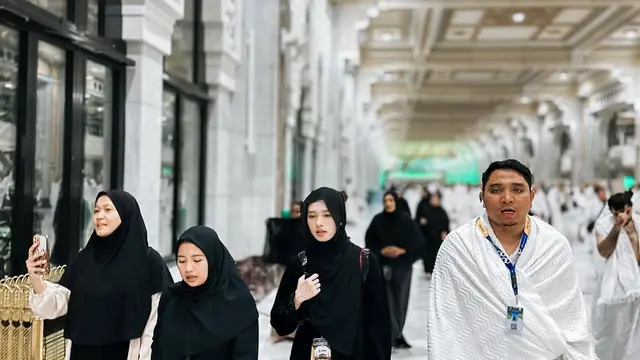 Inara Rusli Umroh