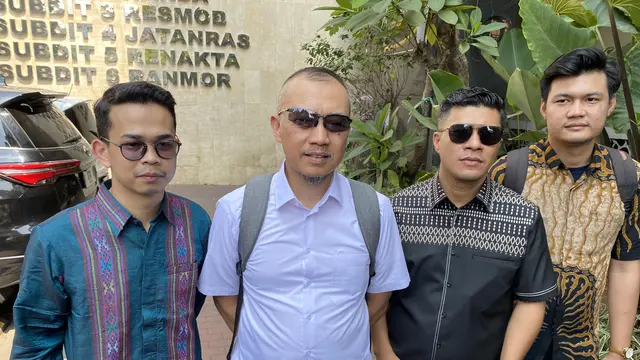 Orangtua Sultan Rif'at Alfatih, korban terjerat kabel fiber optik, didampingi penasihat hukum diperiksa sebagai saksi pelapor hari ini, Kamis (24/8/2023).