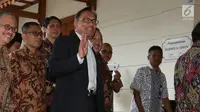 Mantan Wakil Perdana Menteri Malaysia Anwar Ibrahim saat mengunjungi kediaman Presiden ke-3 RI Bacharuddin Jusuf Habibie di Jakarta Selatan, Minggu (20/5). (Liputan6.com/Angga Yuniar)