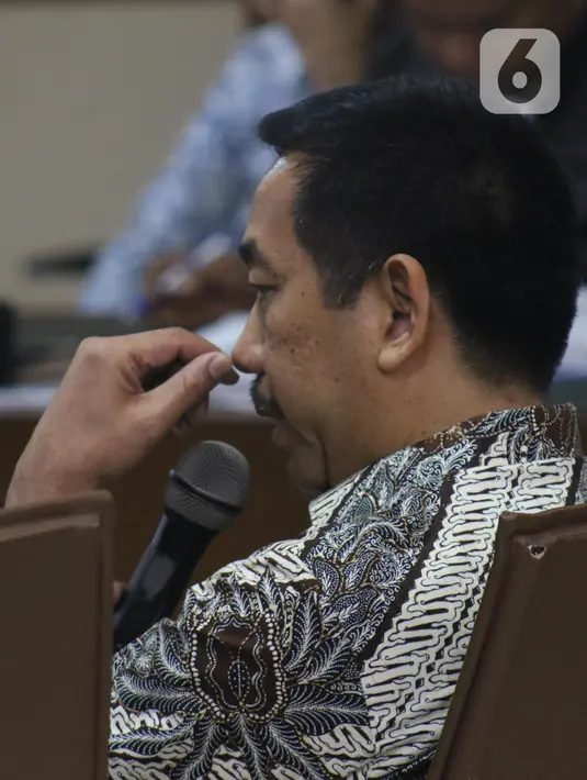 Presiden Direktur PT Angkasa Pura (AP) II, Muhammad Awaluddin saat menjadi saksi pada sidang lanjutan dugaan suap pengadaan Baggage Handling System (BHS) dengan terdakwa Andi Taswin Nur di Pengadilan Tipikor, Jakarta, Senin (18/11/2019). (Liputan6.com/Helmi Fithriansyah)