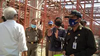 Sempat Adu Mulut, Satpol PP Tuban Segel Bangunan yang Tak Punya IMB