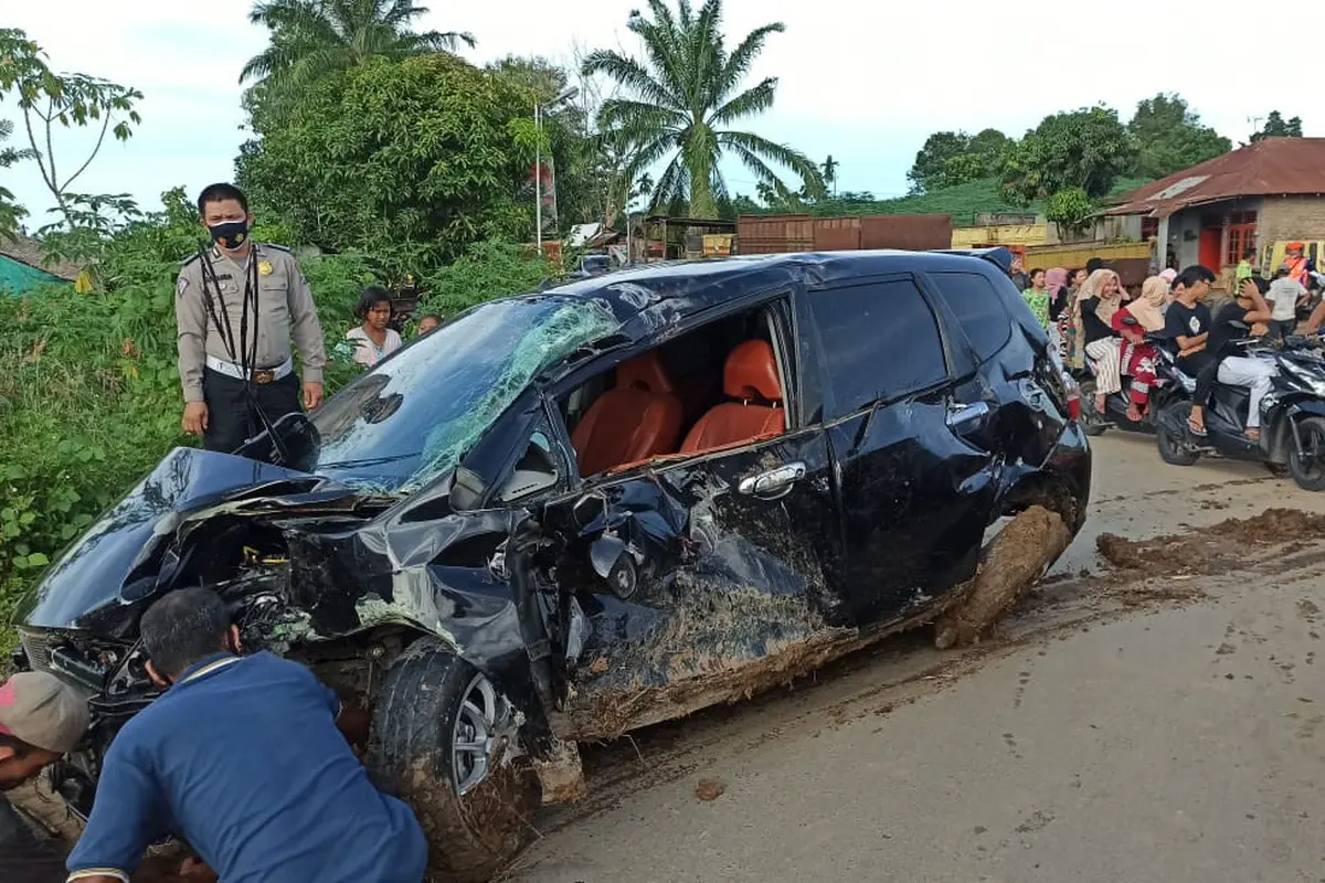 Tabrakan kereta api dengan mobil