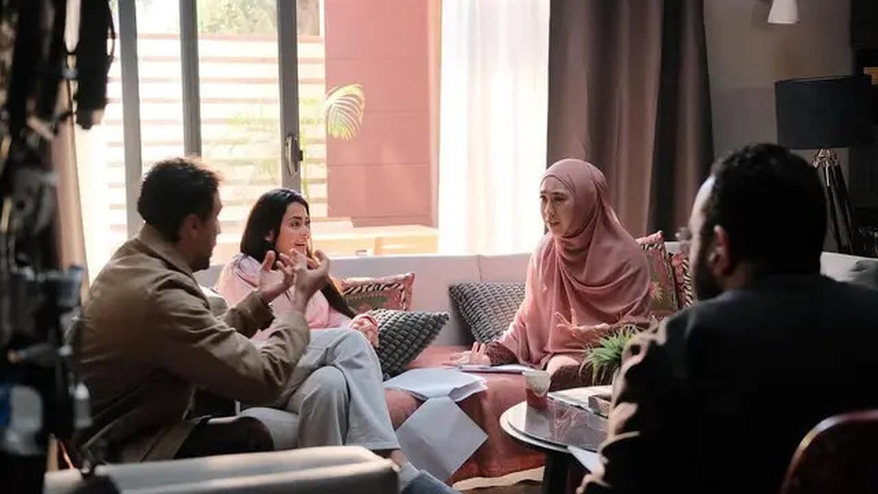 7 Potret Oki Setiana Dewi Main Serial Komedi Mesir, Pakai Bahasa Sunda