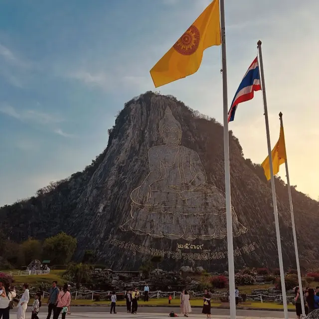 Gunung Khao Chi Chan merupakan bukit yang diukir dengan gambar Buddha pada 1996