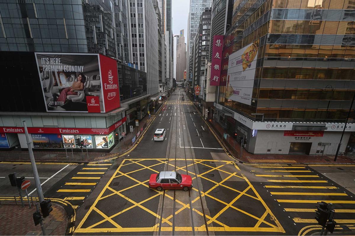 FOTO: Topan Wipha Lumpuhkan Hong Kong, Peringatan Tertinggi Diberlakukan