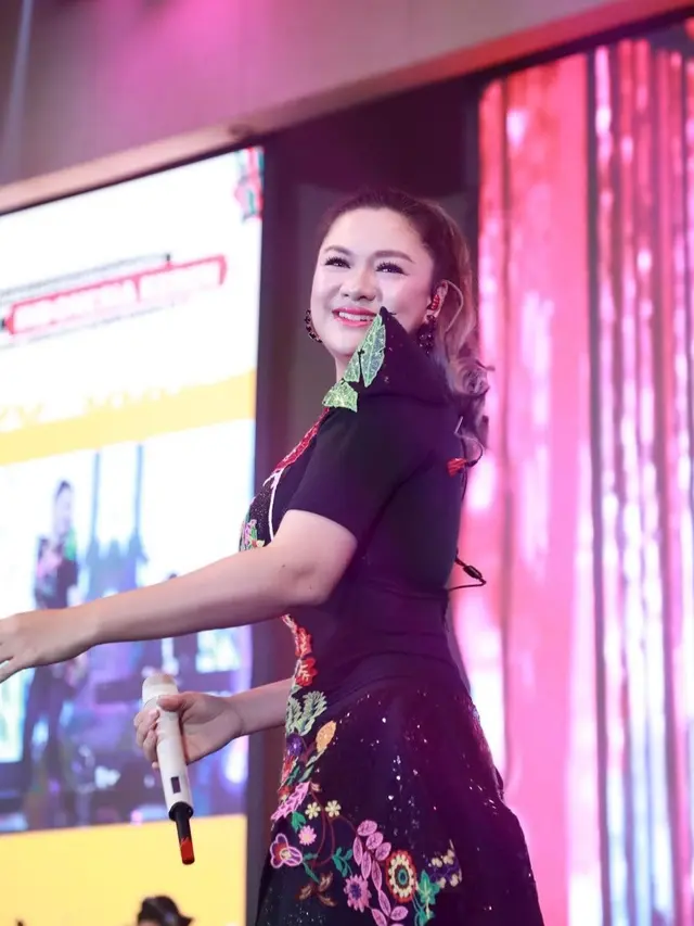 Vicky Shu kembali aktif bernyanyi