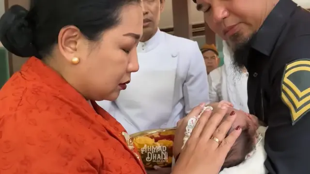 Momen Aqiqah Anak Adopsi Ahmad Dhani dan Mulan Jameela di Solo