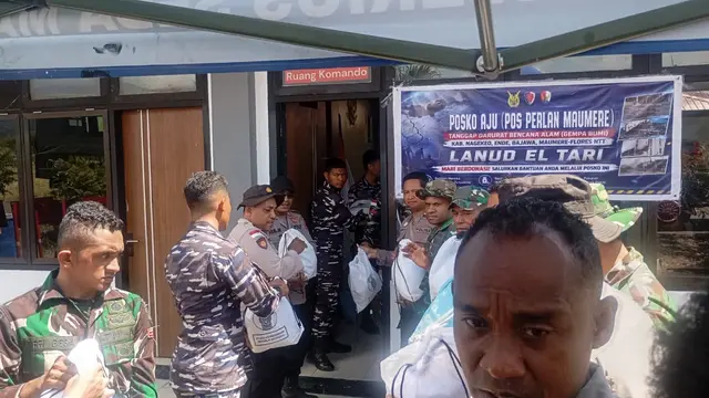 Bantuan logistik berupa paket sembako dari Presiden Prabowo Subianto untuk warga korban gempa bumi telah tiba di Maumere, Kabupaten Sikka, Nusa Tenggara Timur.