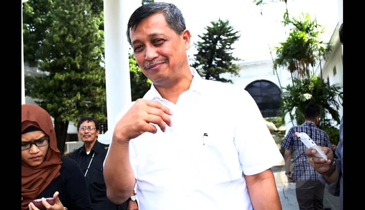 Anggota Tim Independen, Komjen (Purn) Oegroseno saat memberikan keterangan kepada wartawan usai menemui Presiden Jokowi di Istana Negara, Jakarta, Rabu (28/1/2015). (Liputan6.com/Faizal Fanani)