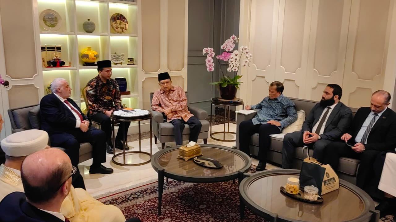 Menteri Wakaf Suriah Dr. Muhammad Abu Khoiri Syukri melakukan kunjungan kepada Wakil Presiden RI ke-10 dan ke-12 Jusuf Kalla (JK) di Jakarta, Sabtu (2/11).