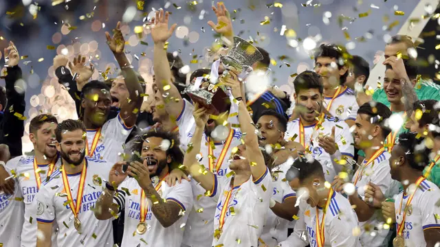 Foto: Keseruan Pemain Real Madrid Usai Raih Trofi Ke-12 di Piala Super Spanyol