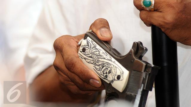 Tengkorak Dan Simbol Pencabut Nyawa Di Pistol Untung Sangaji News Liputan6 Com