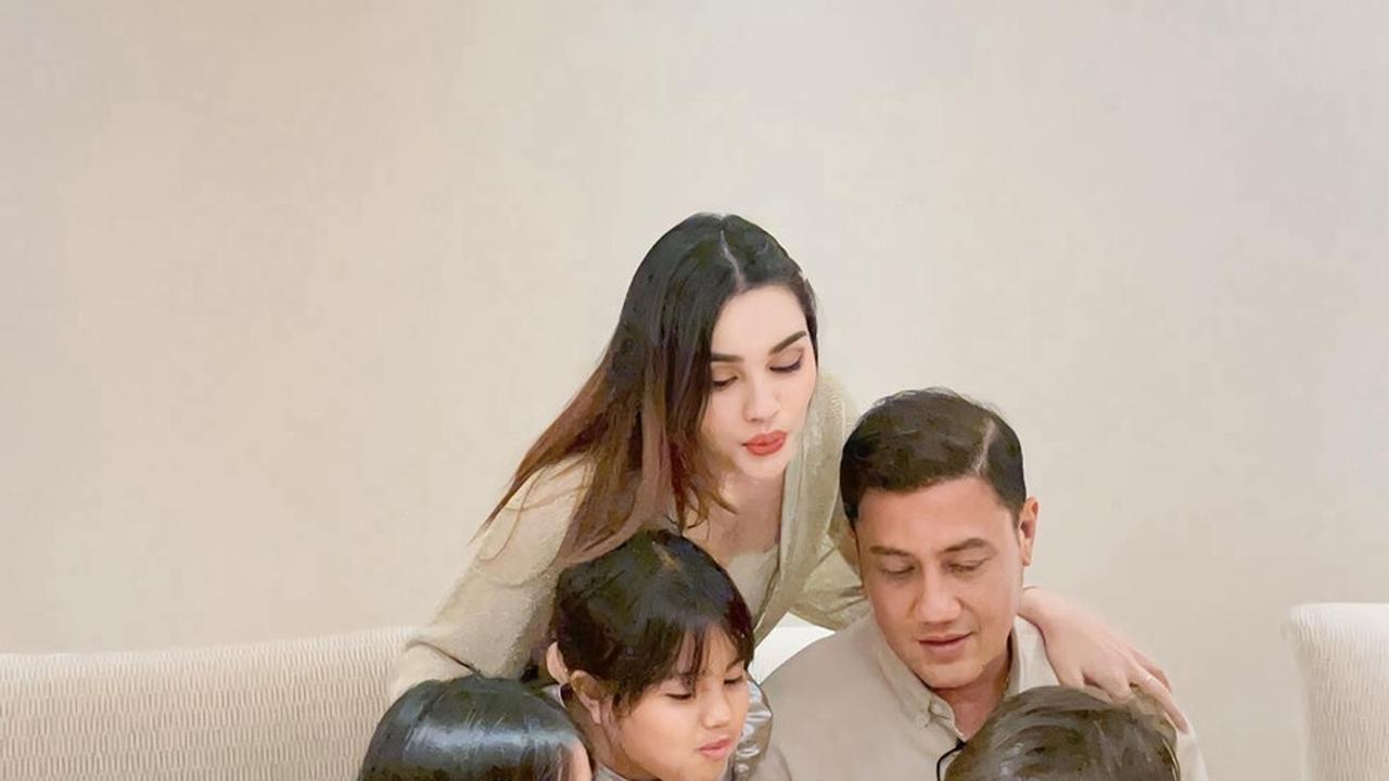 Merasa Bahagia Bisa Merayakan Dengan Anak dan Sang Istri