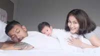 Rio Dewanto dan Atiqah Hasiholan