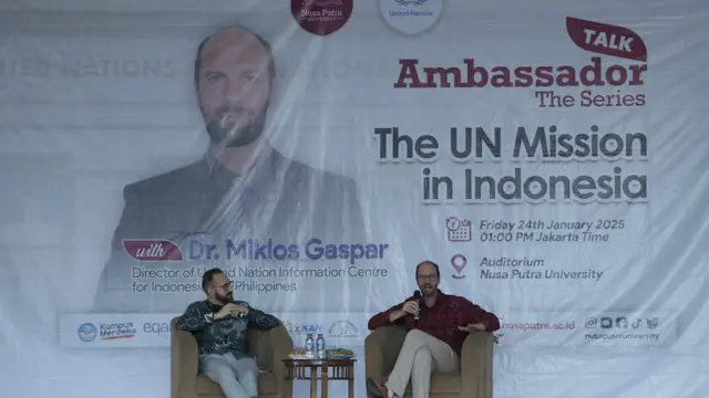 Direktur United Nations Information Centre (UNIC) untuk Indonesia dan Filipina Dr. Miklos Gaspar, sebagai pembicara dalam acara Ambassador Talk di Nusa Putra University. (Liputan6.com)