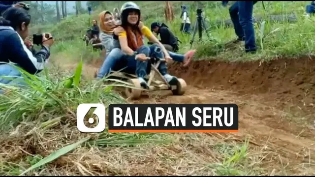 Balap mobil kayu menuruni bukit adalah permainan tradisional warga Kampung Batulonceng Lembang, Bandung Barat. Permainan tradisional ini memicu adrenalin pesertanya.