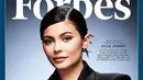 "Meski demikian, mungkin saja Kylie Jenner akan kembali memakai filler karena Kylie adalah Kylie. Ia menyukai bentuk bibirnya di cover majalah Forbes!" jelas sumber. (instagram/kyliejenner)