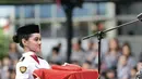 Tahun ini, Shaista pun berkesempatan menjadi pembawa baki bendera merah putih. Terlihat gadis cantik ini begitu bangga membawa bendera kebangsaan RI. [Foto: Instagram/  @Putri Rionaldo Stokhorst]