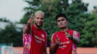Dua penyerang yang bakal menjadi andalan lini depan Persis Solo untuk menghadapi Liga 1 2024/2025, Karim Rossi dan Ramadhan Sananta. Keduanya dapat julukan baru dengan istilah bernuansa islami, ‘Ramadhan-Karim”. (DOK Persis)