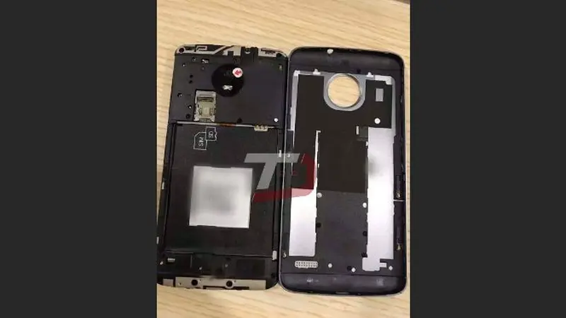 Motorola Moto E4 Plus memiliki baterai removable, sehingga pengguna mudah mempermudah pengguna jika ingin menggantinya