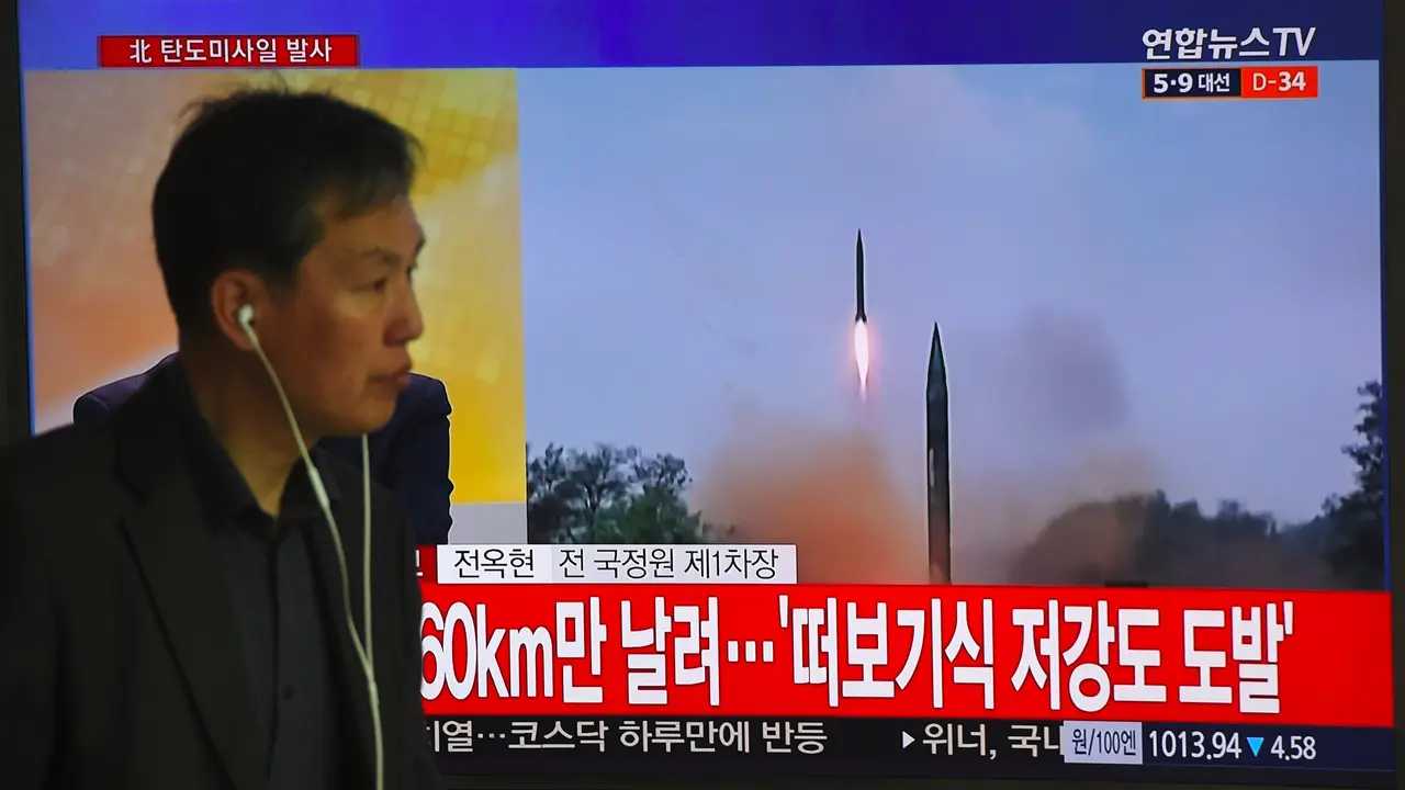 20170405-Korea Utara Tembakkan Rudal Tak Dikenal-AFP