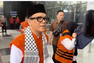 Potret Immanuel Ebenezer Berpeci dan Berserban Datangi KPK