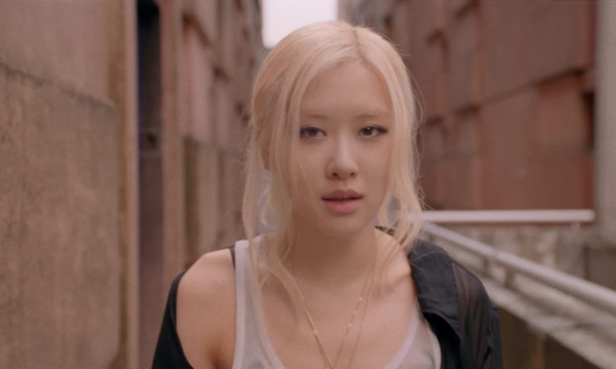 Rose BLACKPINK Suguhkan Tari Kontemporer yang Memukau di Video Performance untuk Lagu 'Number One Girl'