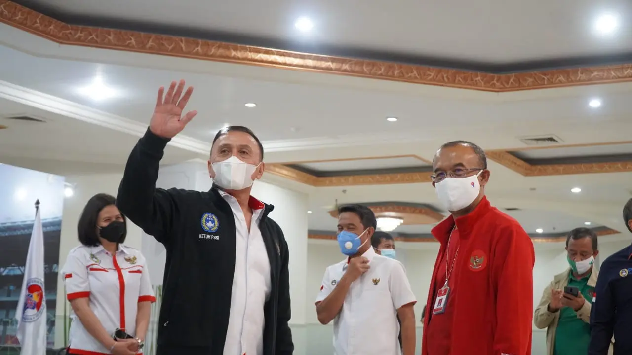 Ketua PSSI, Mochamad Iriawan (kiri) dan Sesmenpora, Gatot S. Dewa Broto.