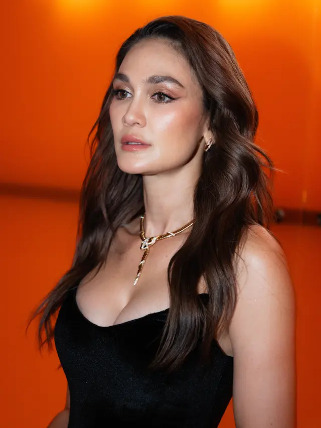 Detail Potret Menawan Luna Maya yang Tampil Bak Princess Kenakan Perhiasan Bvlgari Tubogas Milyaran Rupiah