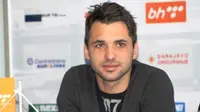 Muamer Svraka, mantan gelandang timnas Bosnia mengikuti seleksi di Semen Padang. (Bola.com/Istimewa)