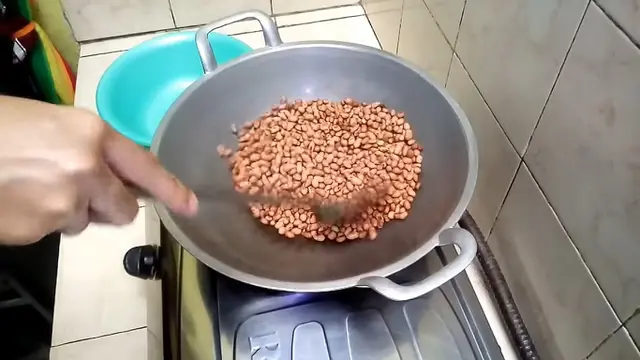 Cara Mudah Kupas Kulit Ari Kacang Tanah Tanpa Direndam Air Panas