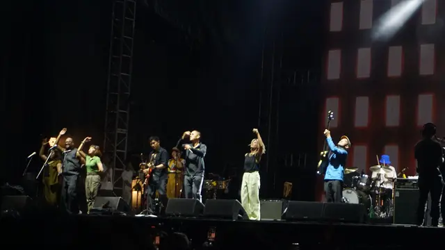 Maliq & D’Essentials