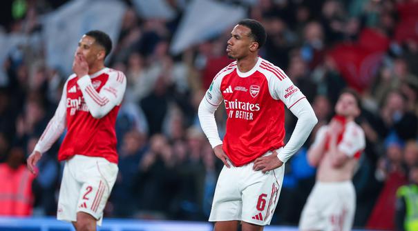 Kekecewaan mendalam melanda skuad Arsenal setelah gagal menjuarai Carabao Cup 2026 akibat kalah 0-2 dari Manchester City di final. (AP Photo/Richard Pelham)