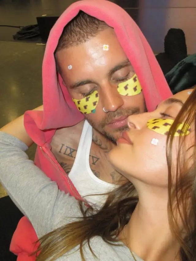 Kolaborasi Hailey dan Justin Bieber hasilkan tiga produk Rhode. [@haileybieber]