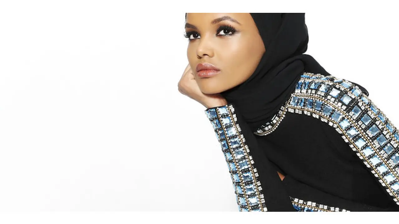 Gebrakan Halima Aden, Model Berhijab di Panggung Fashion Week