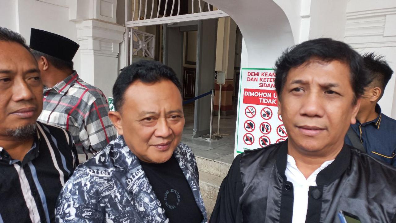 Majelis hakim juga membebankan terdakwa membayar biaya perkara Rp5.000.<br>